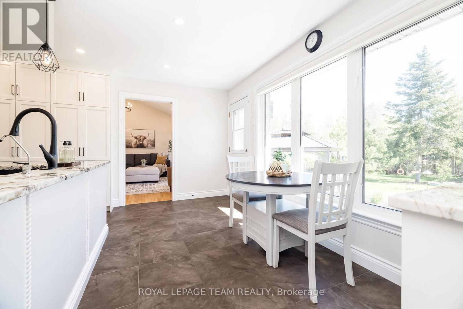 10 BALMORAL STREET - 16