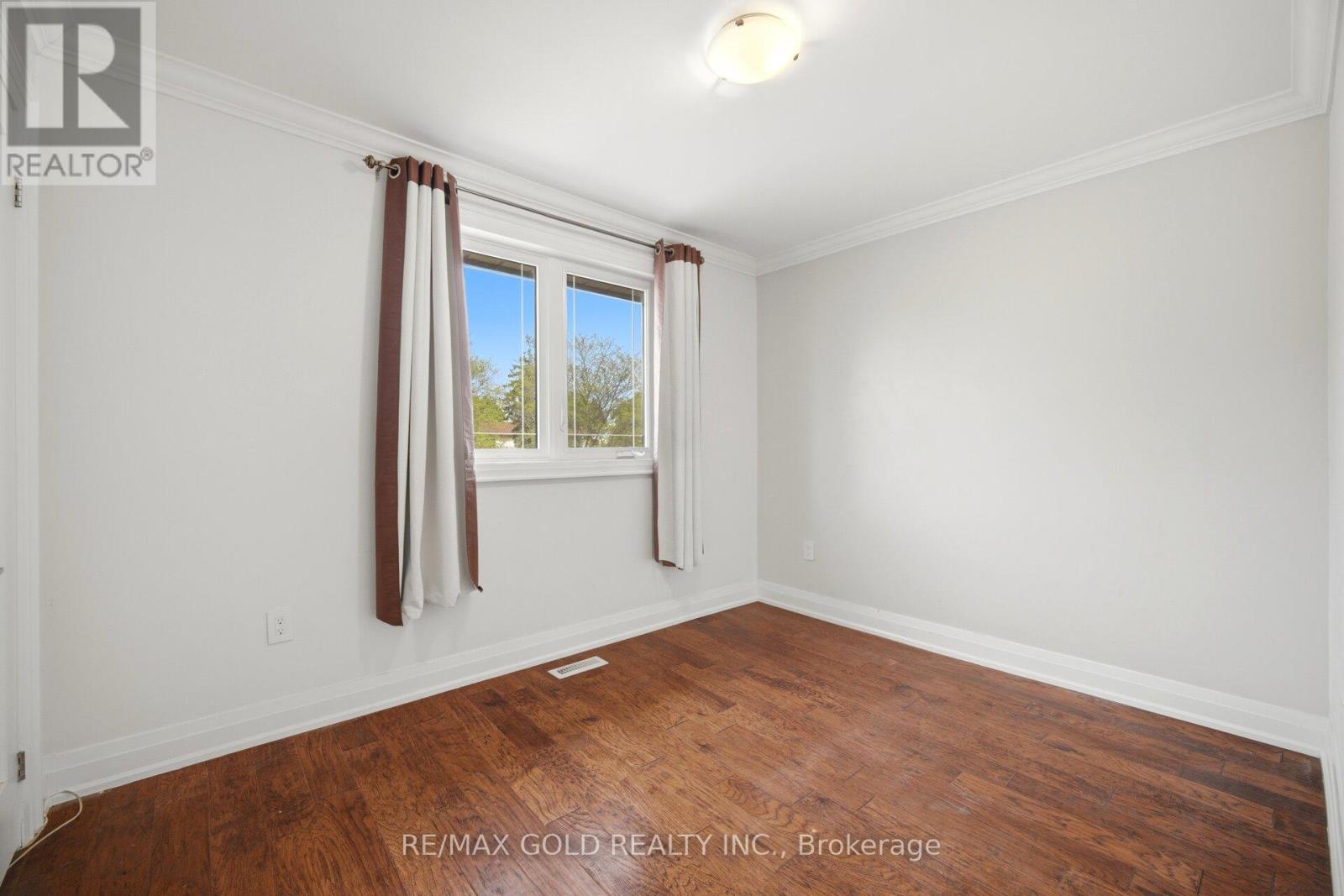277 CENTRE STREET N - 39