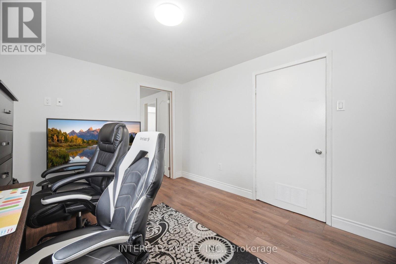 3164 GWENDALE CRESCENT - 35