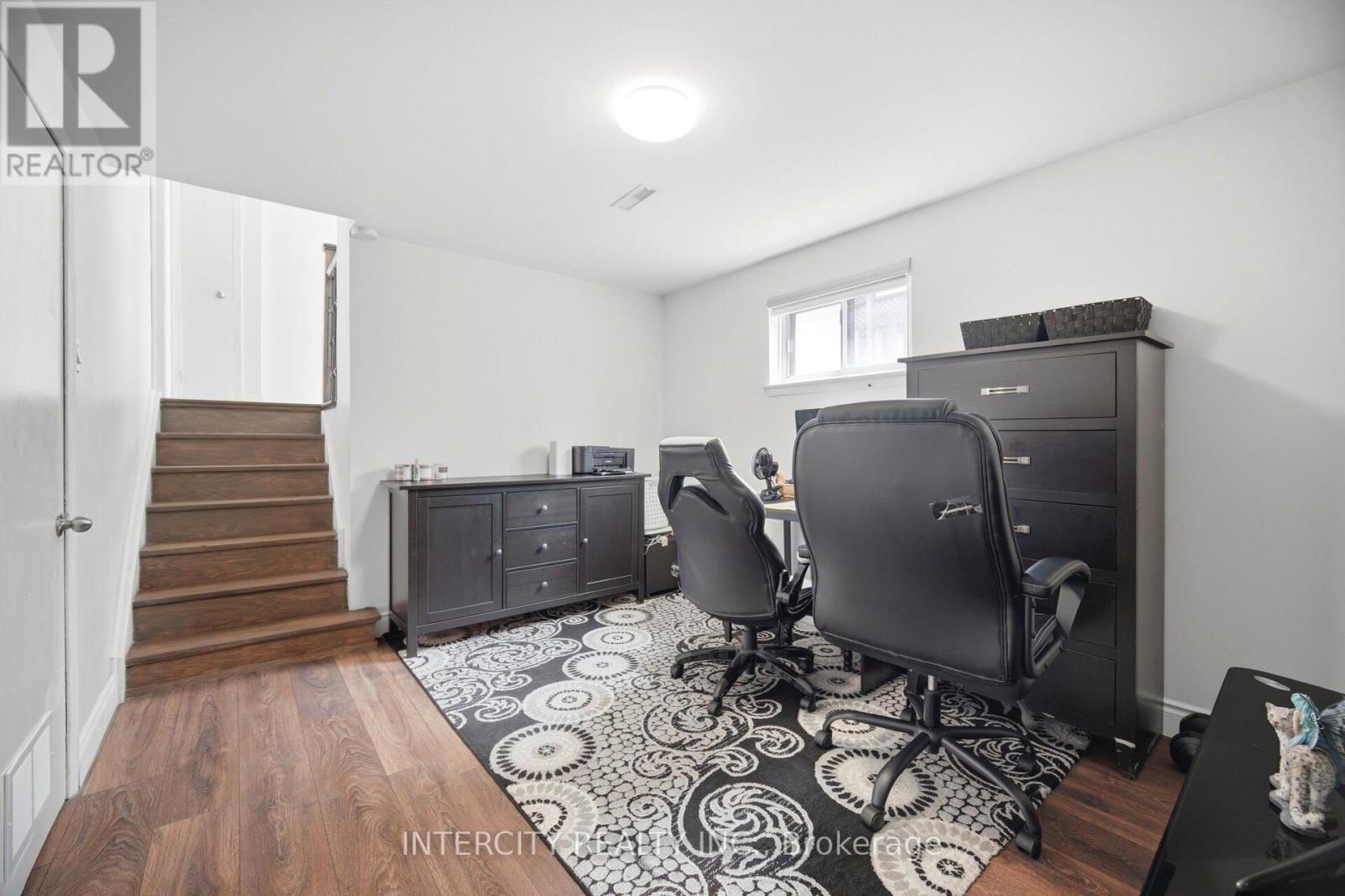 3164 GWENDALE CRESCENT - 34