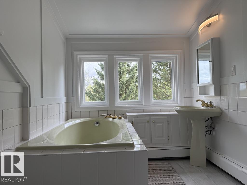 13 Grandview Crescent - 41