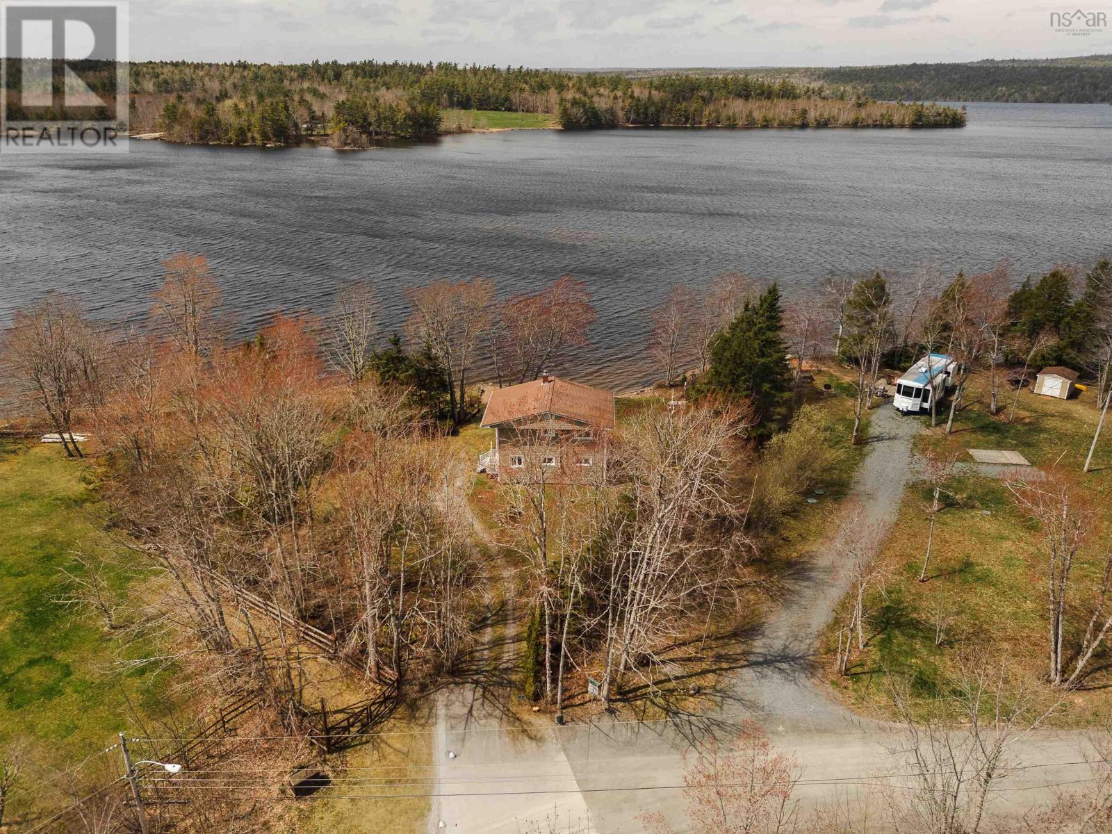 4 Parkview Drive - Image 2