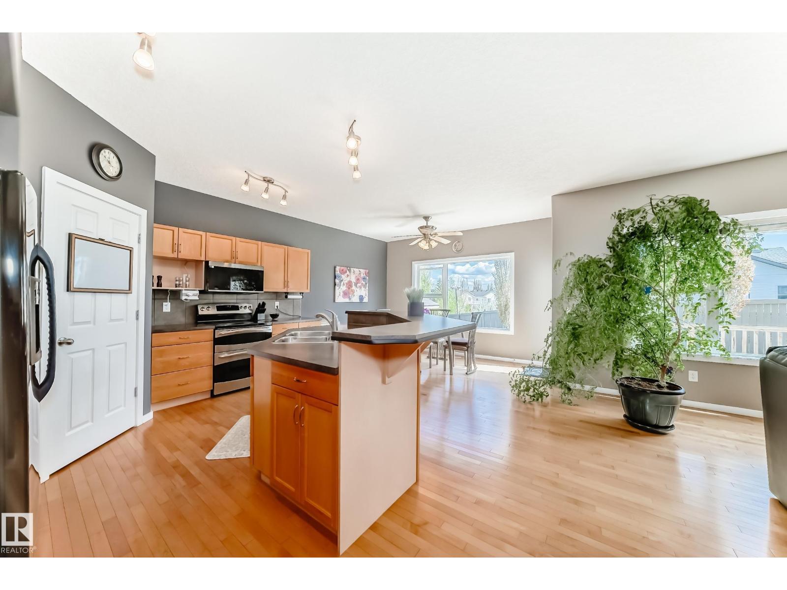 14647 137 ST NW - 23