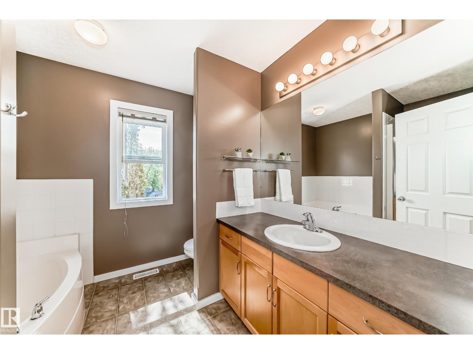 14647 137 ST NW - 33