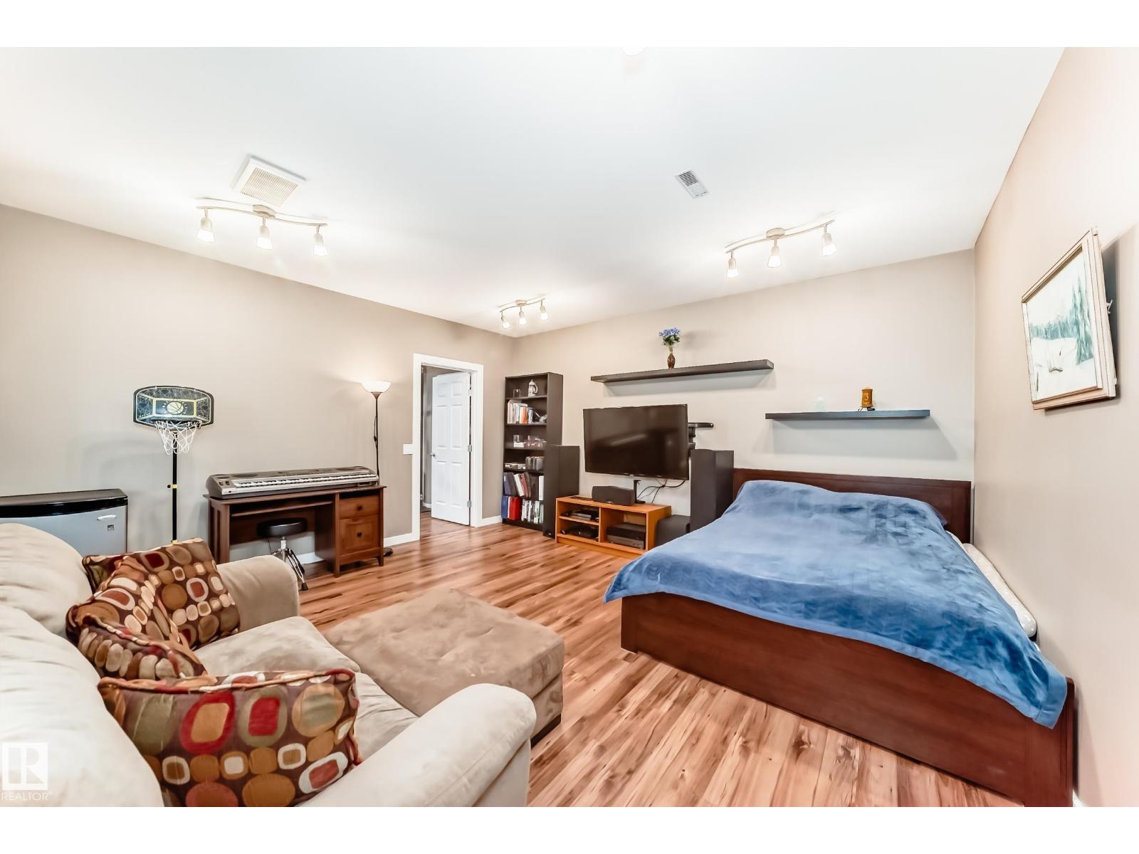 14647 137 ST NW - 48