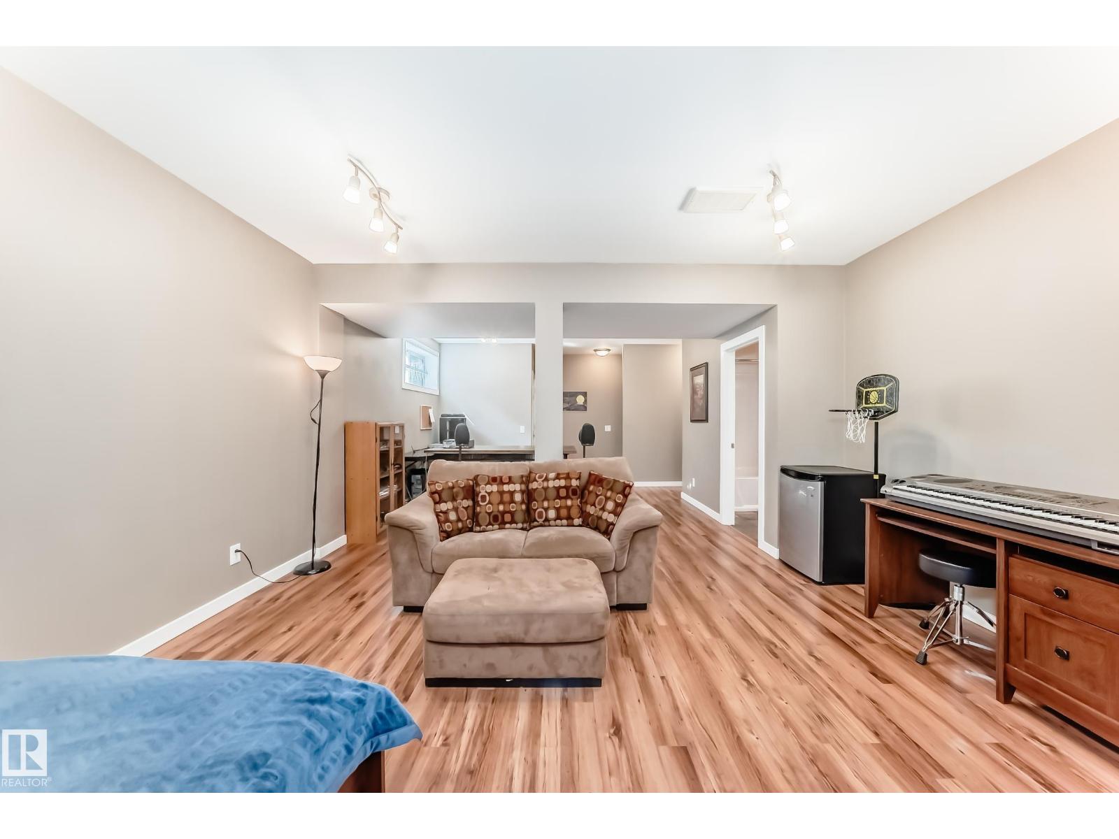 14647 137 ST NW - 49