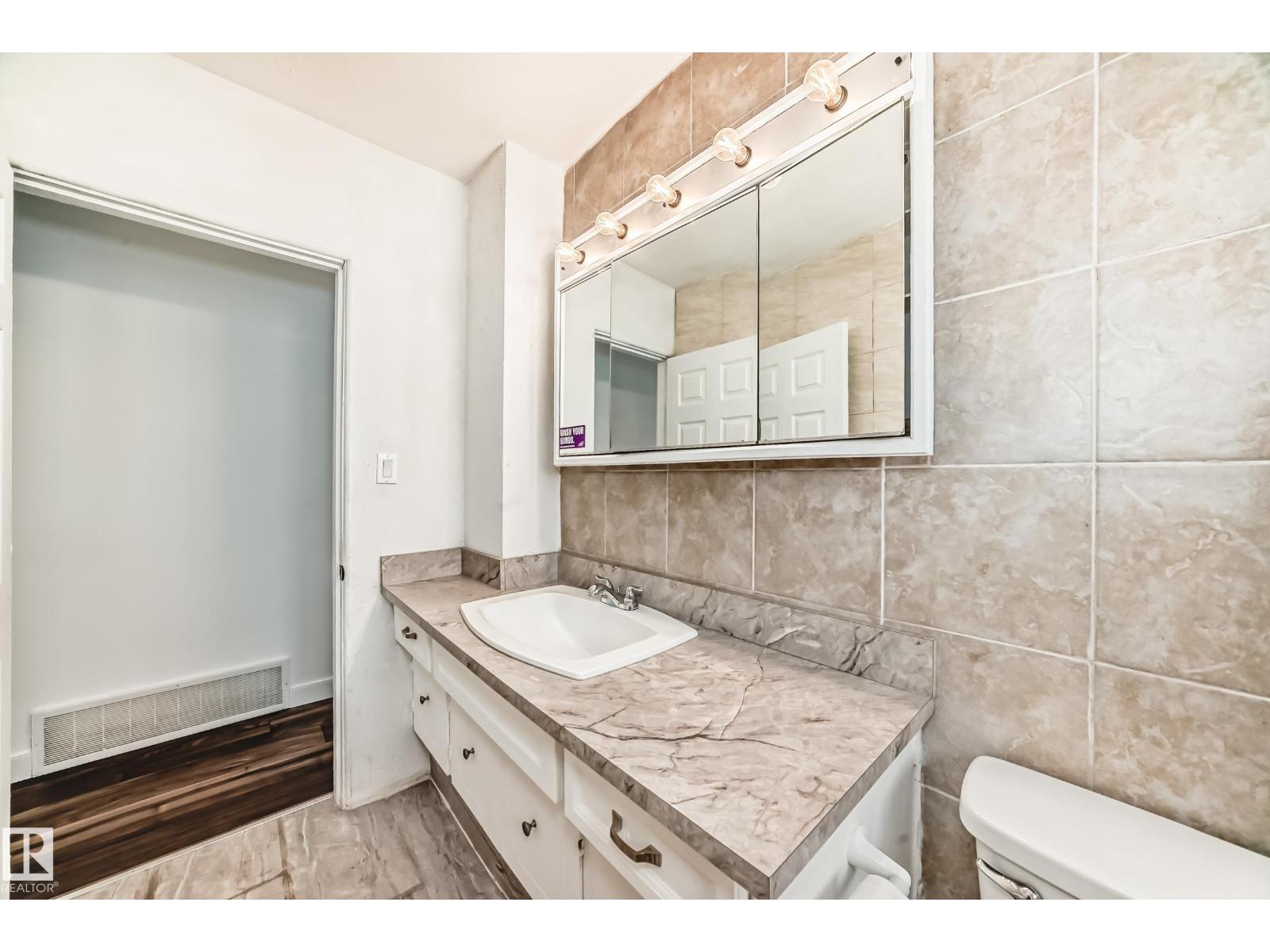 13904 135 AV NW - 25