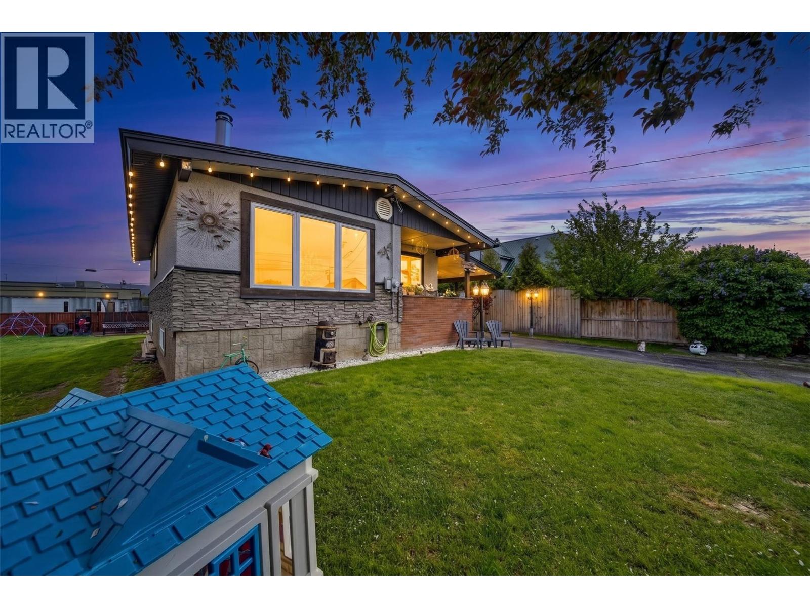 112 6th Avenue S - 35