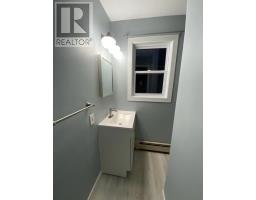Bath (# pieces 1-6) - 581-583 Queen Street, Charlottetown, PE C1A9C8 Photo 17