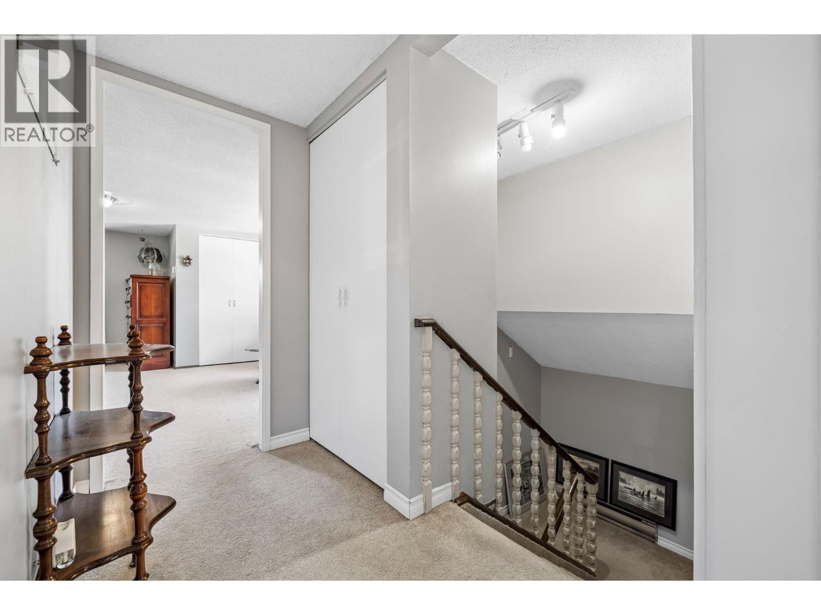 660 Sparrow Road - 28