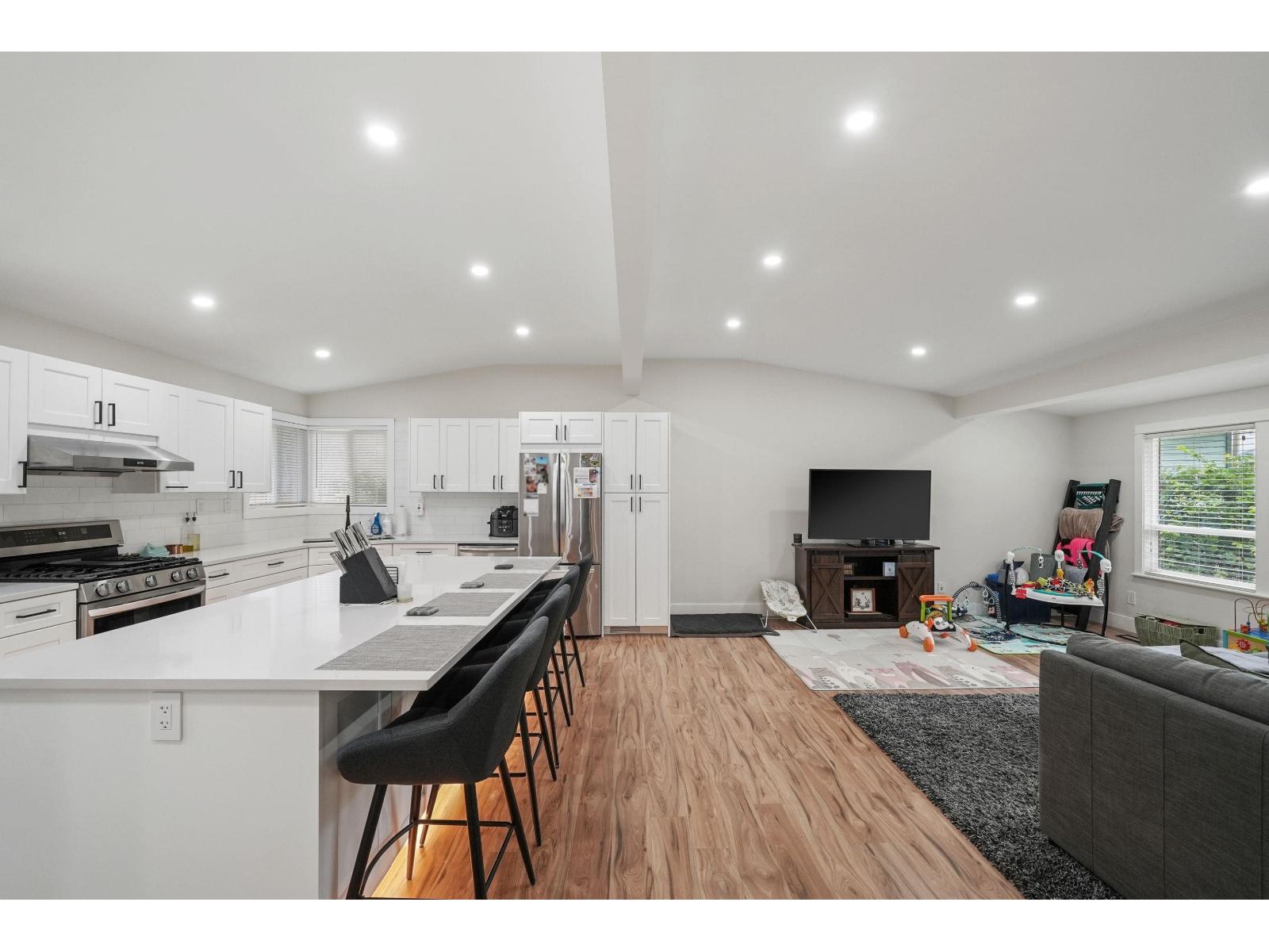 8057 WAXBERRY CRESCENT, Mission