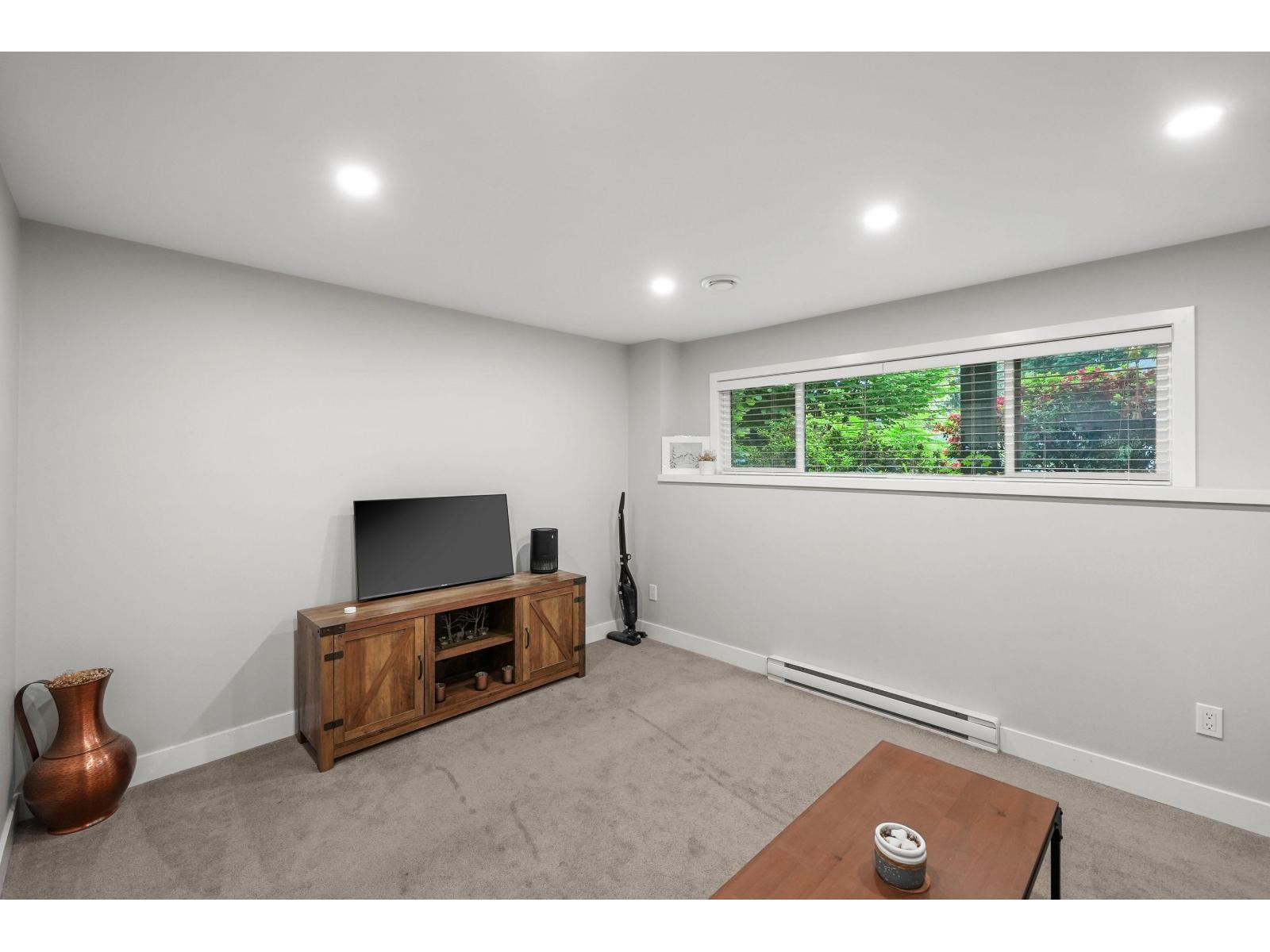 8057 WAXBERRY CRESCENT, Mission