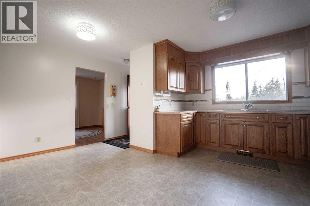 234054A Highway 2 - photo 4