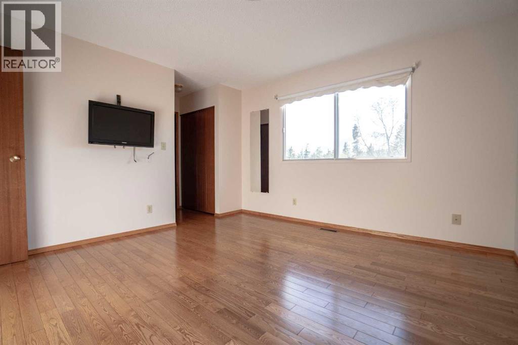 234054A Highway 2 — photo 12