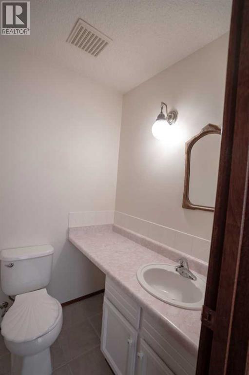234054A Highway 2 — photo 14