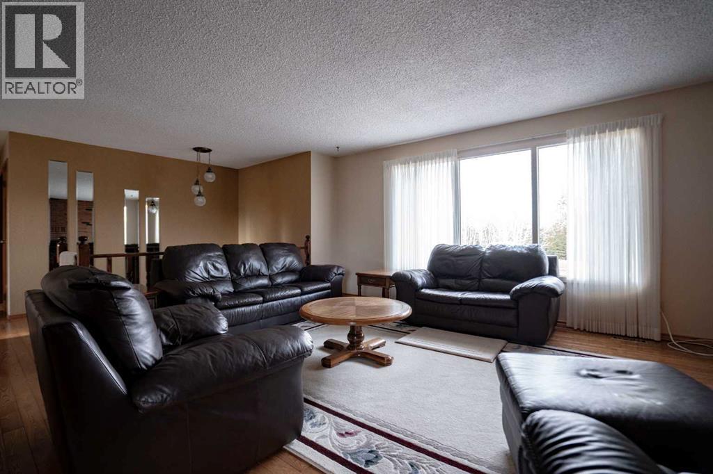 234054A Highway 2 — photo 11
