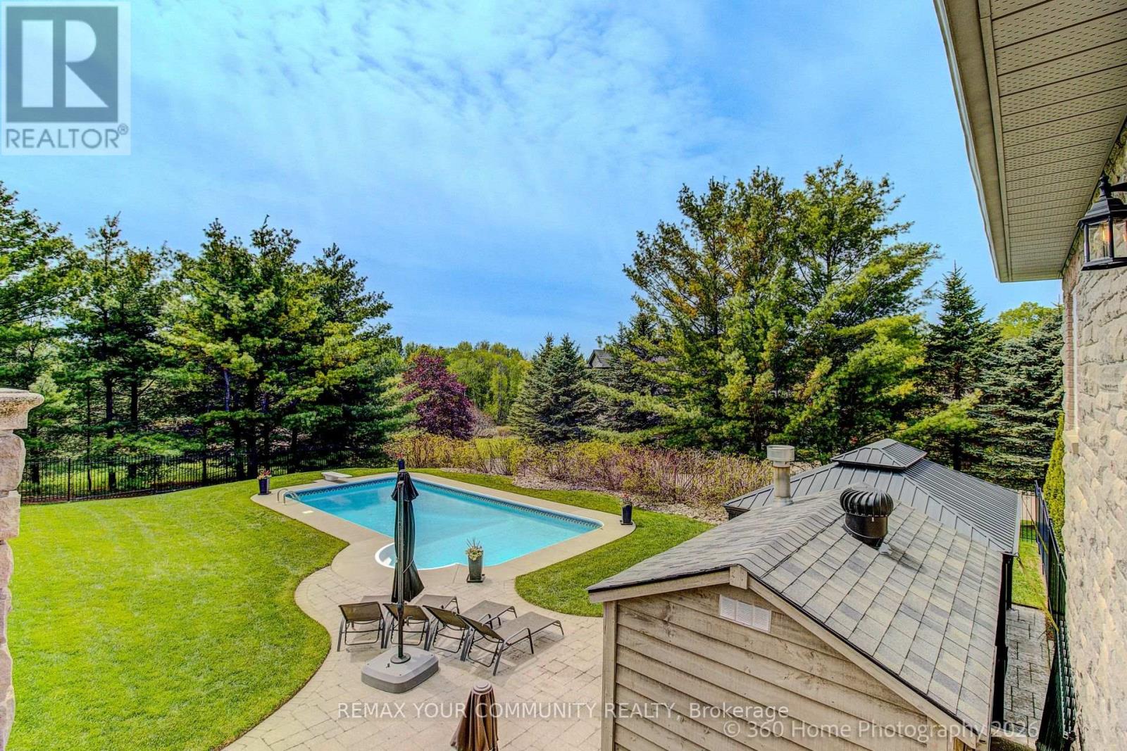 8 HIGH FOREST COURT - 13