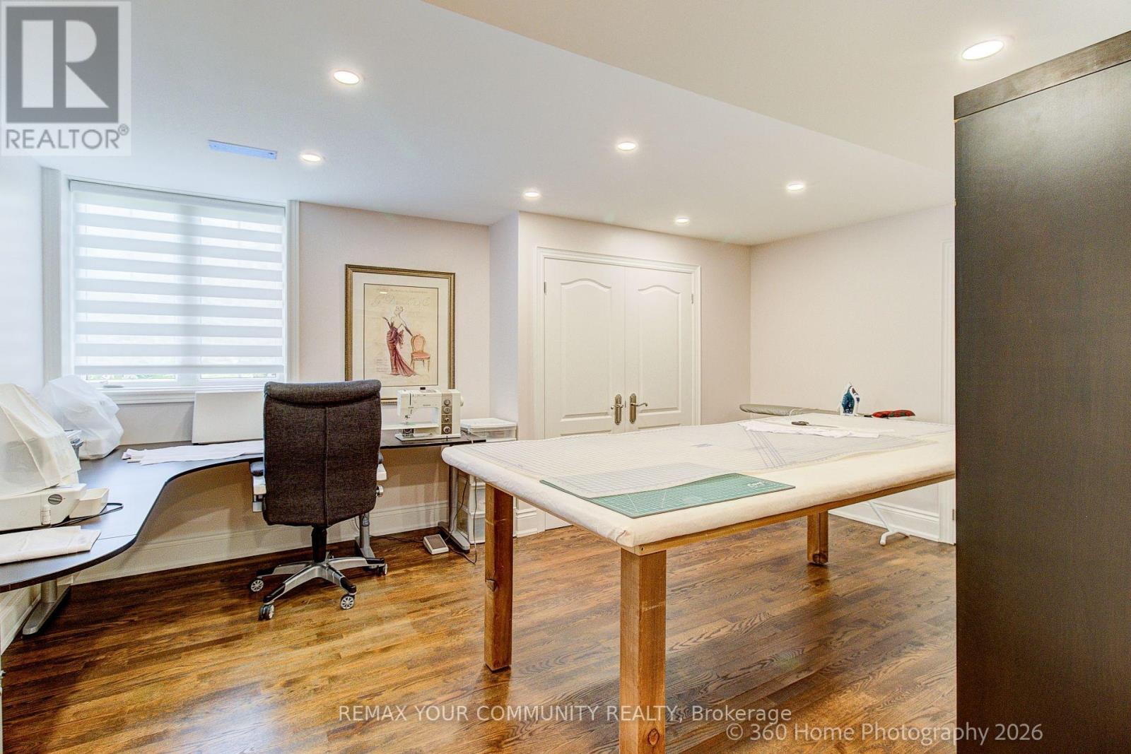 8 HIGH FOREST COURT - 33