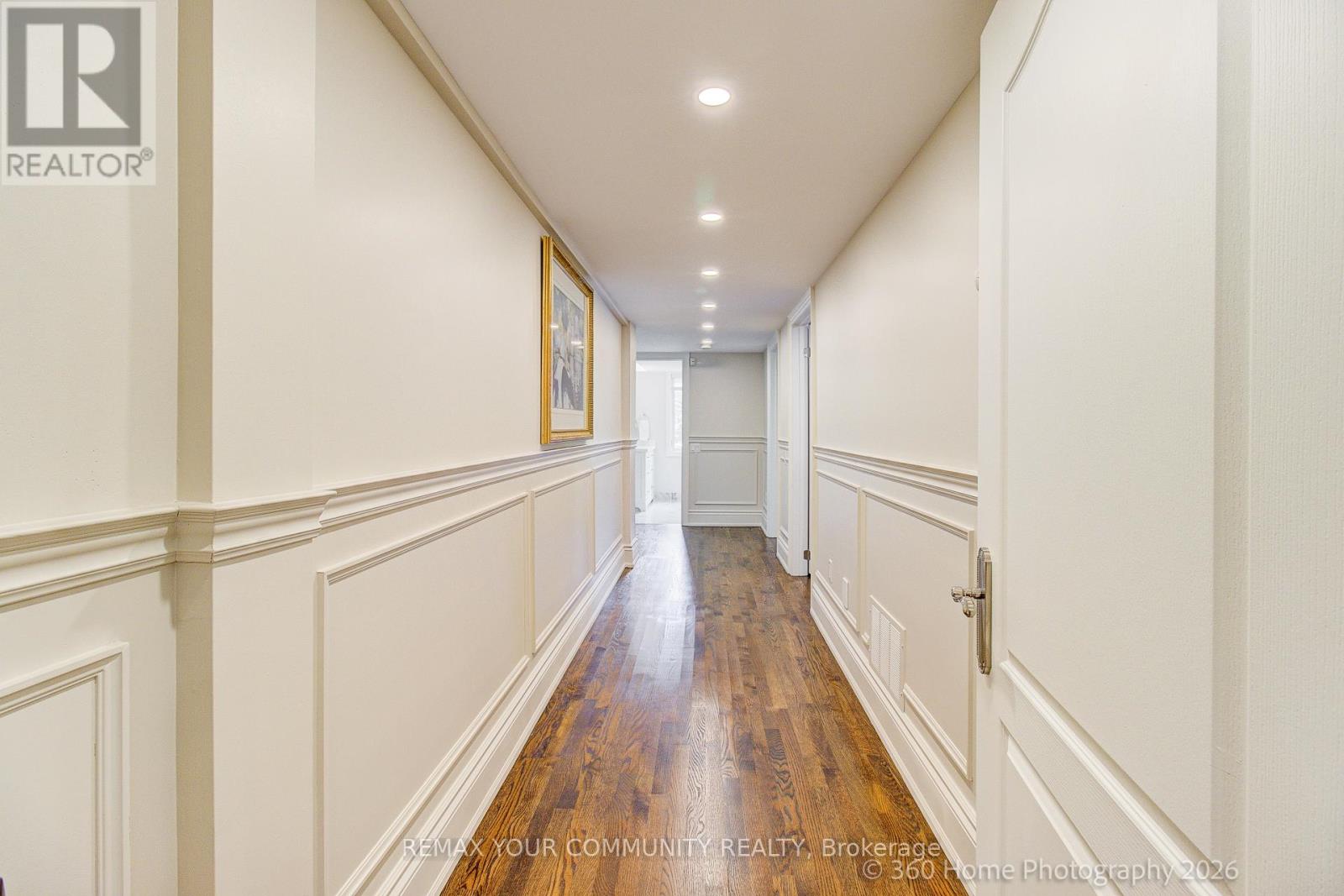8 HIGH FOREST COURT - 32
