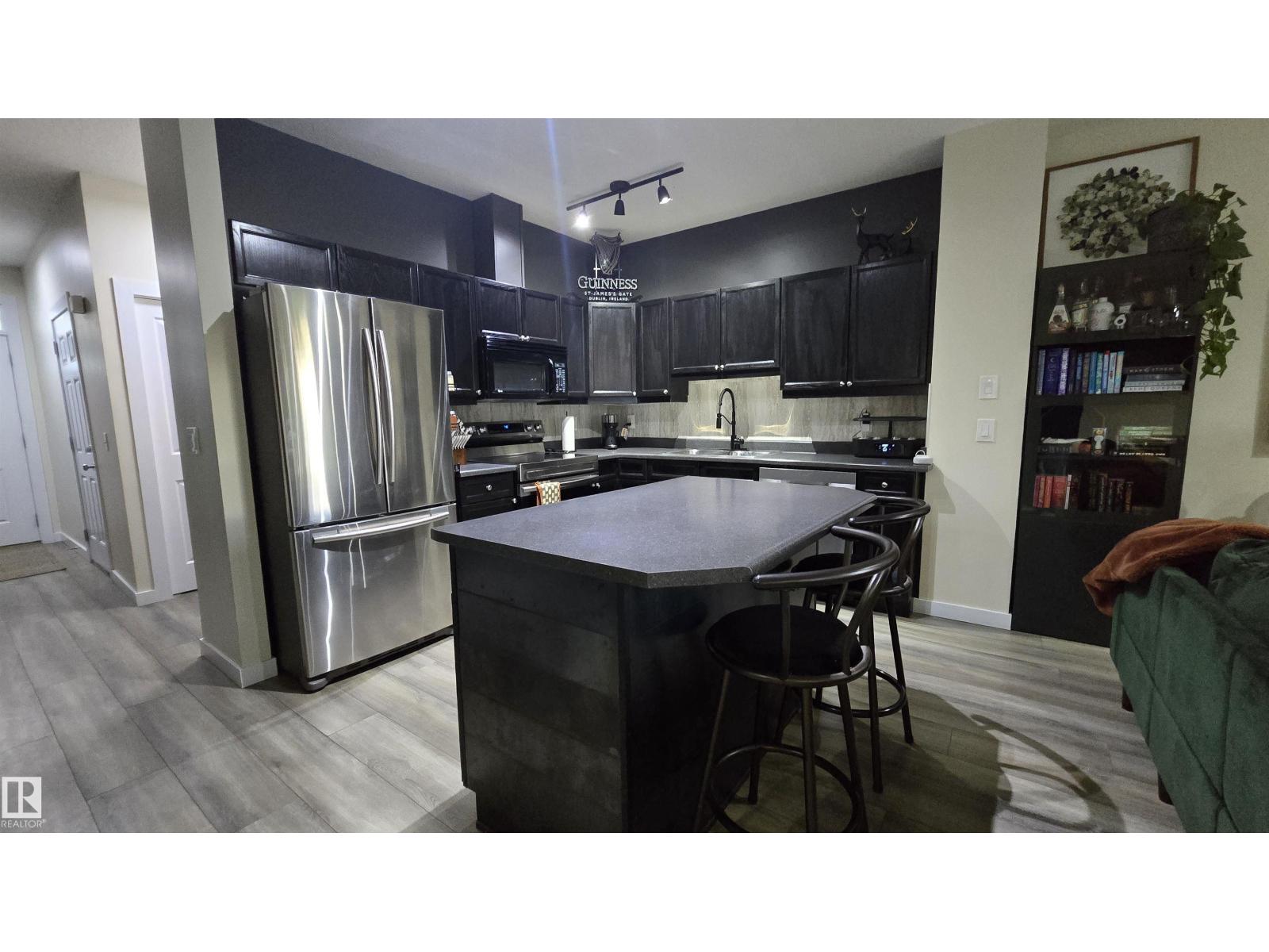 #90 3010 33 AV NW - 5
