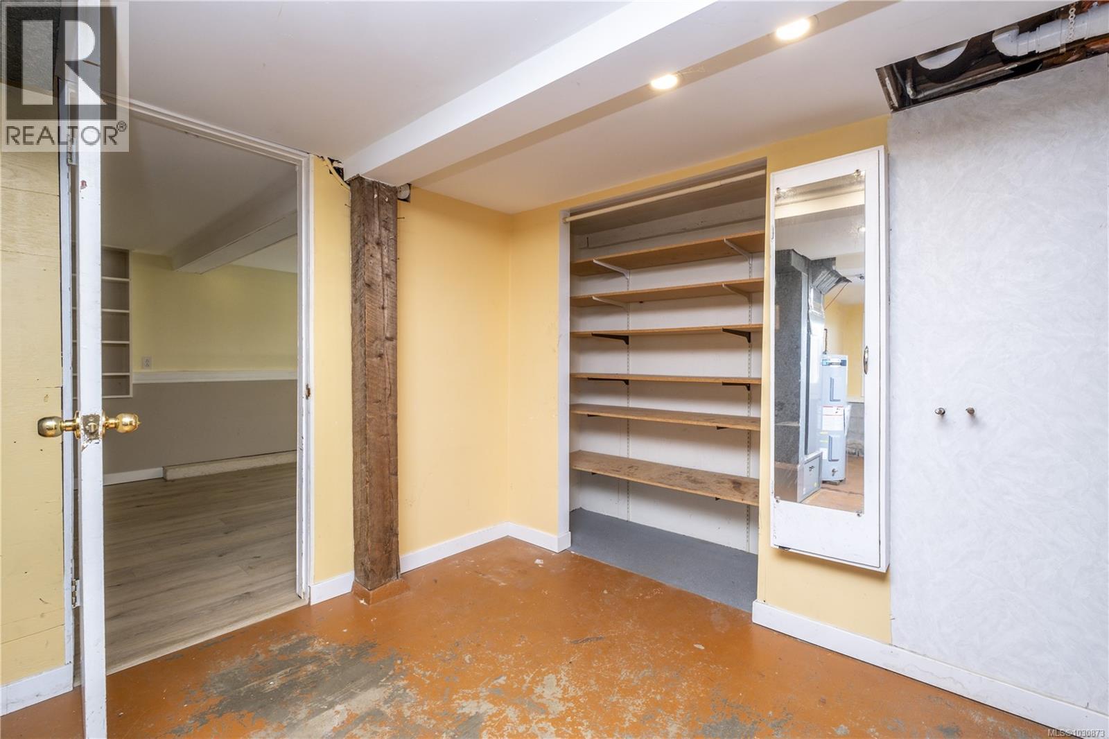 658 Thulin St - 22