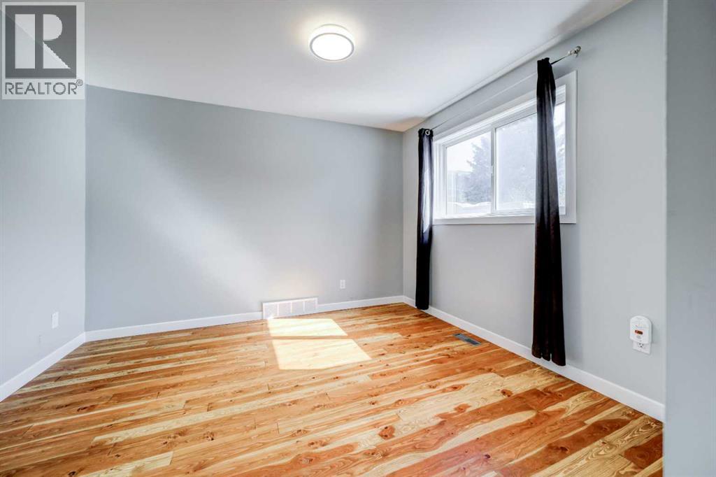 2401 210 Street - 12