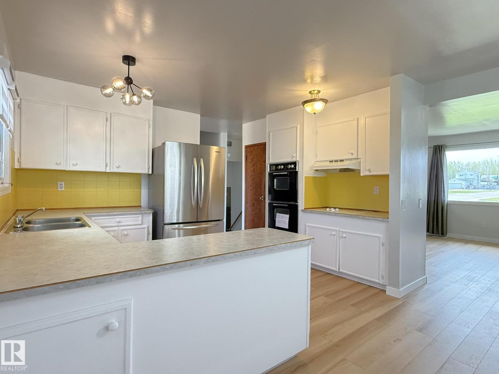 4608 52 AV — photo 10