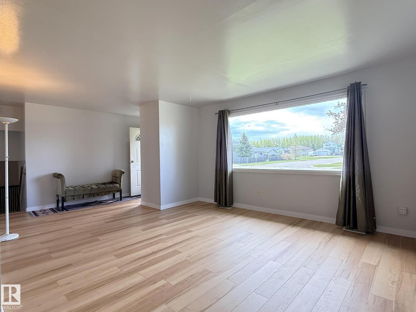 4608 52 AV — photo 11