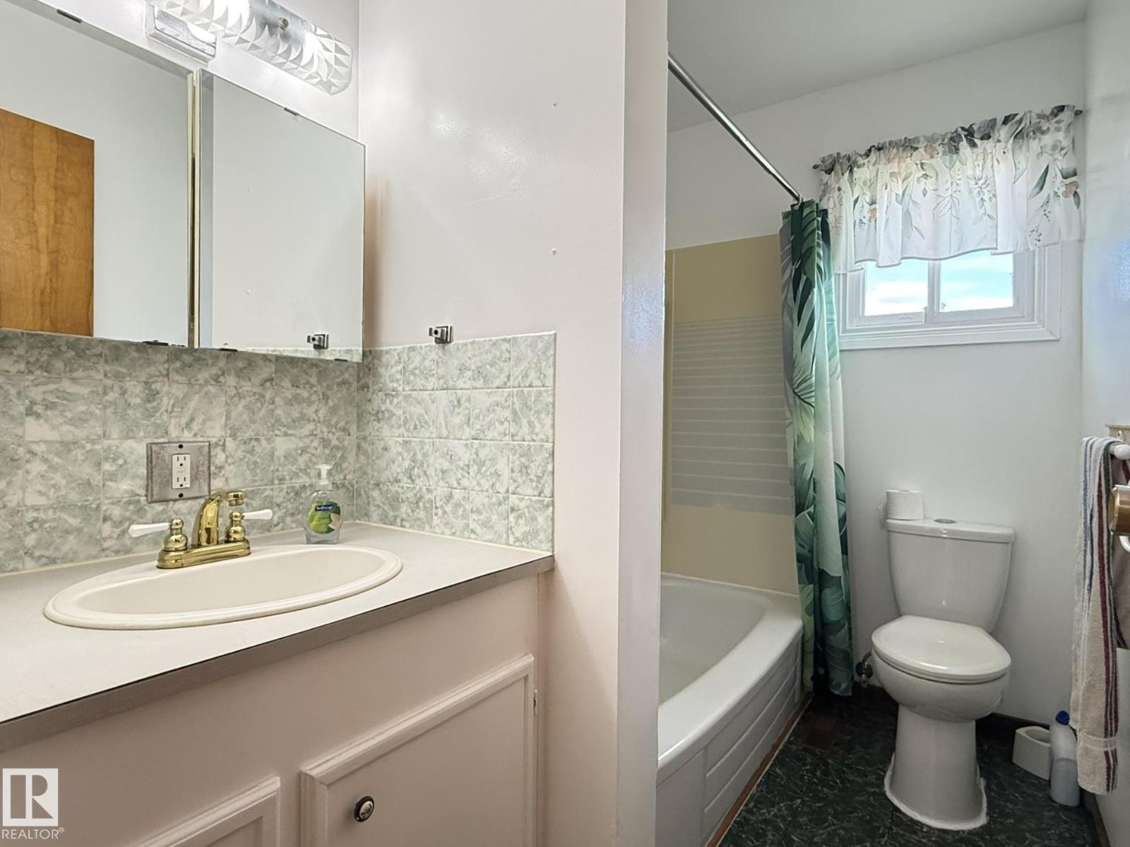 4608 52 AV — photo 13