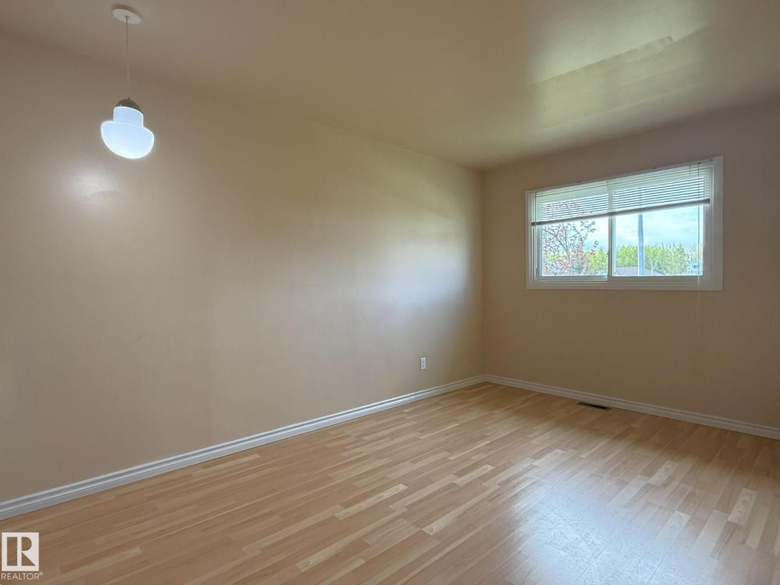 4608 52 AV — photo 14