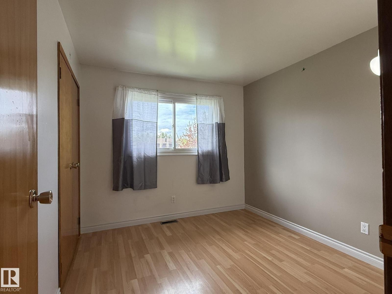 4608 52 AV — photo 17