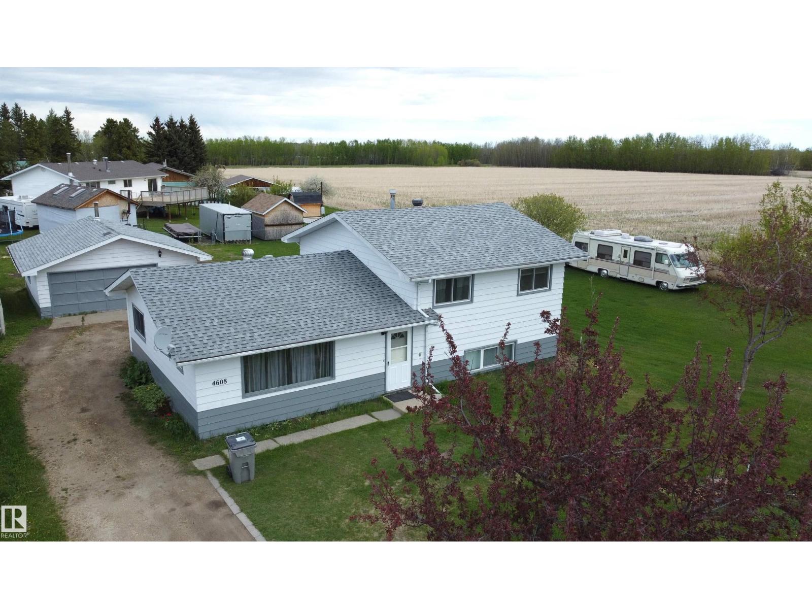 4608 52 AV exterior