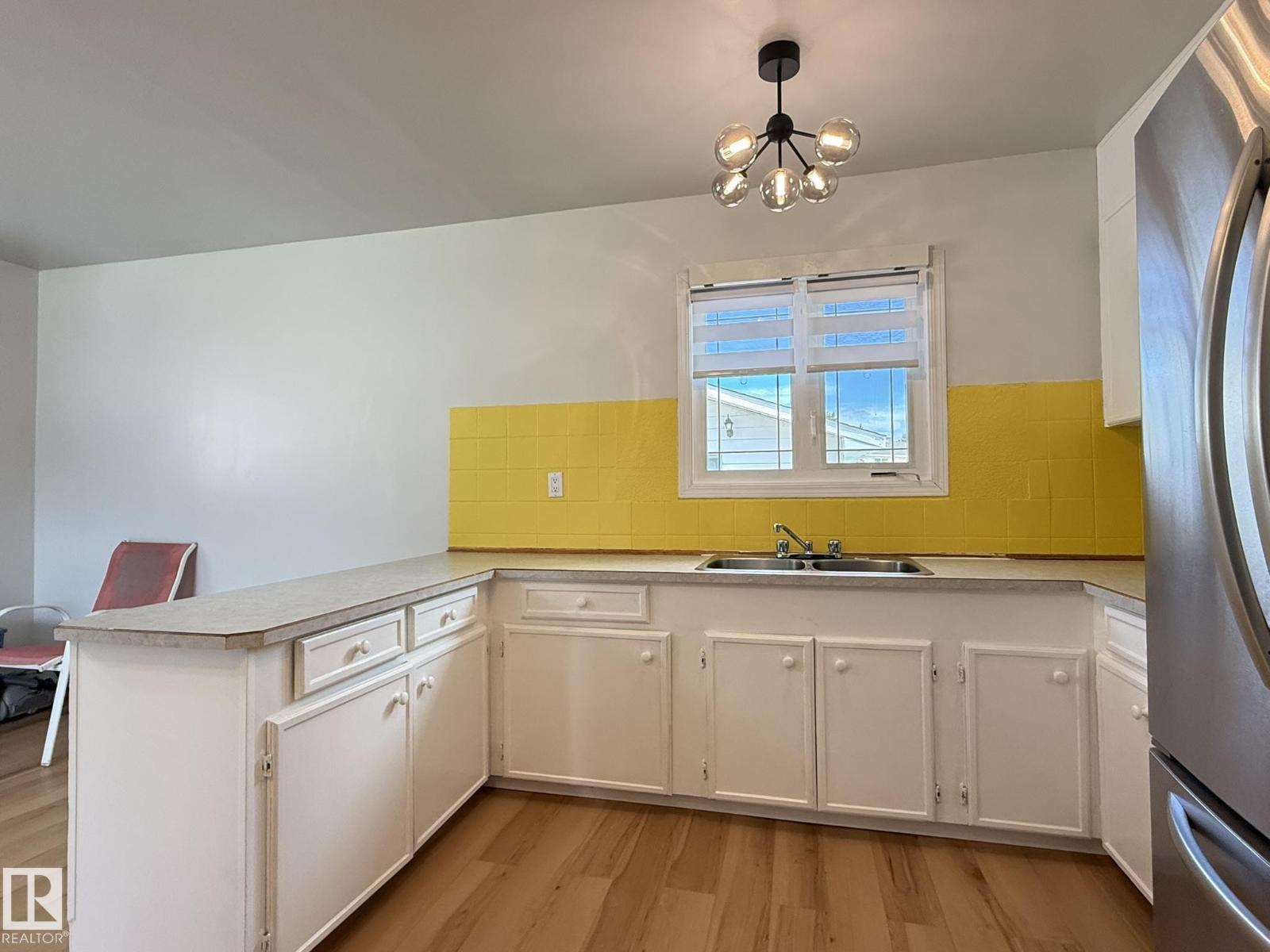 4608 52 AV — photo 9