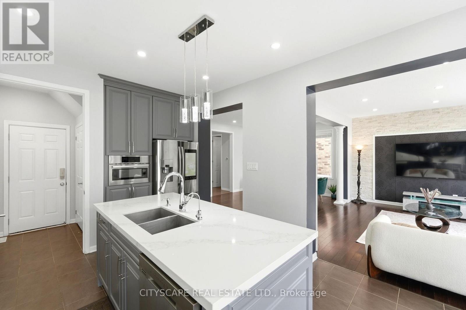 305 GLEAVE TERRACE E - 12