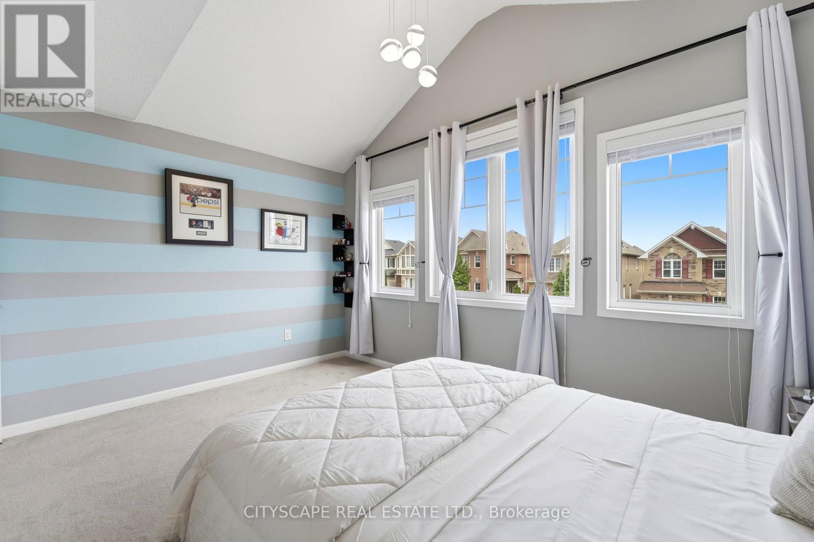 305 GLEAVE TERRACE E - 24