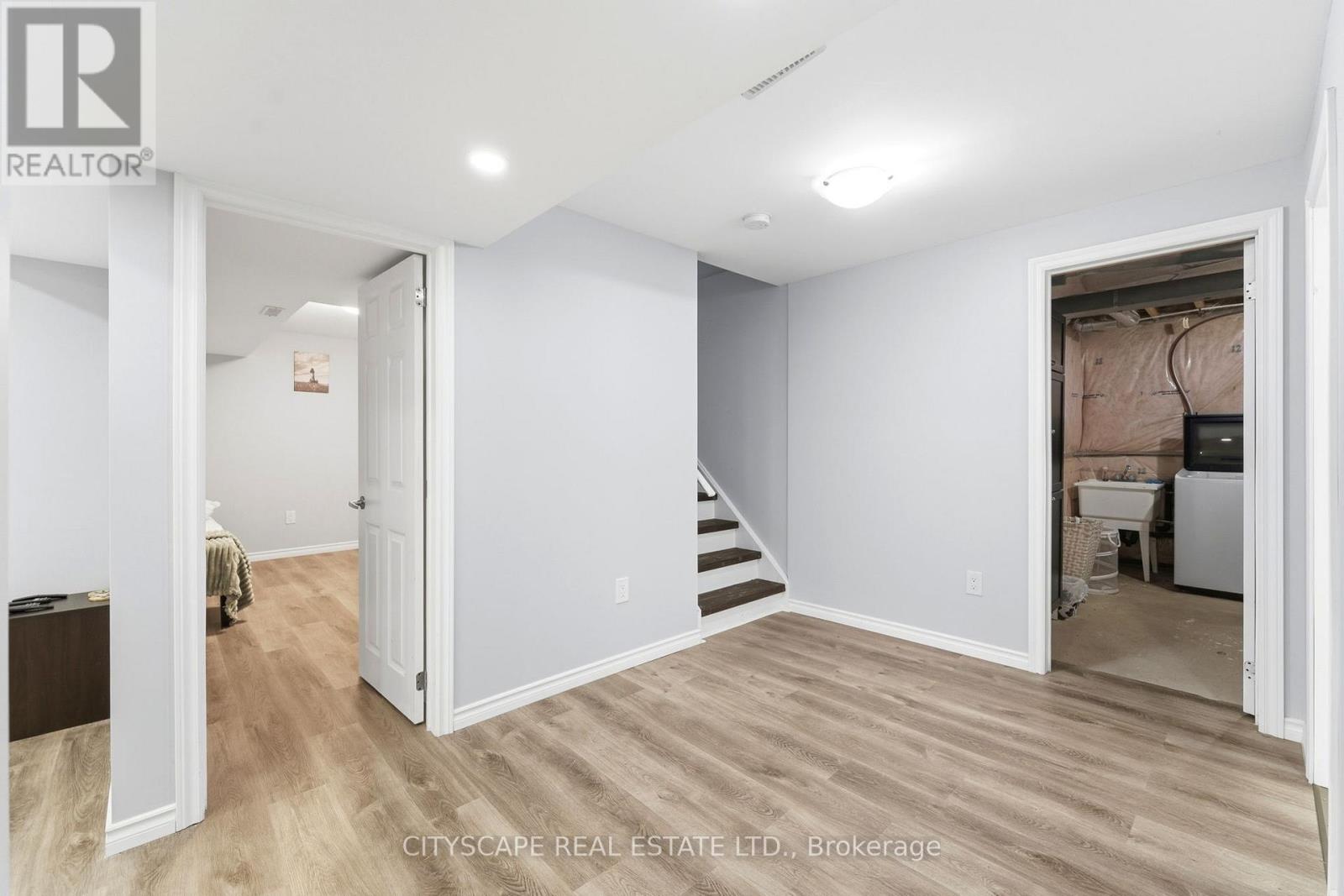 305 GLEAVE TERRACE E - 30