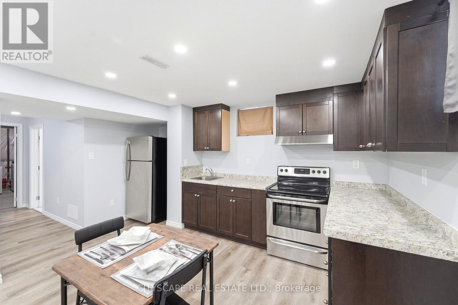 305 GLEAVE TERRACE E - 35