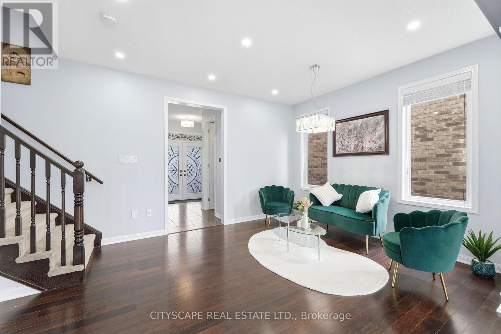 305 GLEAVE TERRACE E - 7