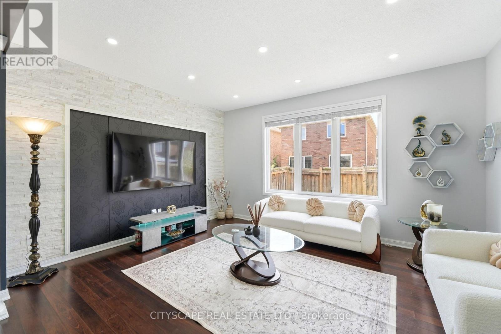 305 GLEAVE TERRACE E - 8