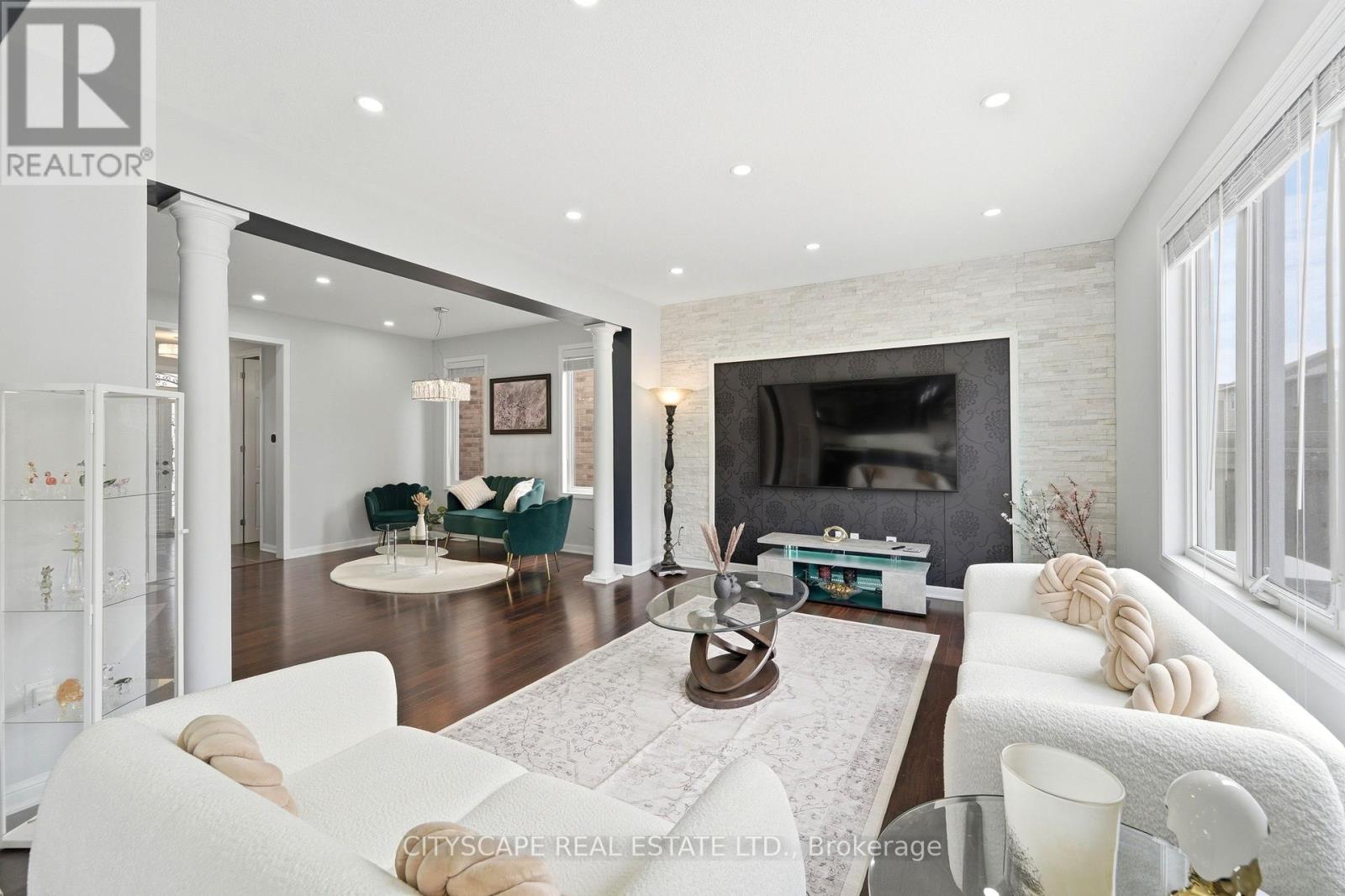 305 GLEAVE TERRACE E - 9