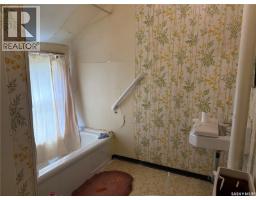 102- 104 2nd Avenue, Meacham, SK S0K2V0 Photo 17