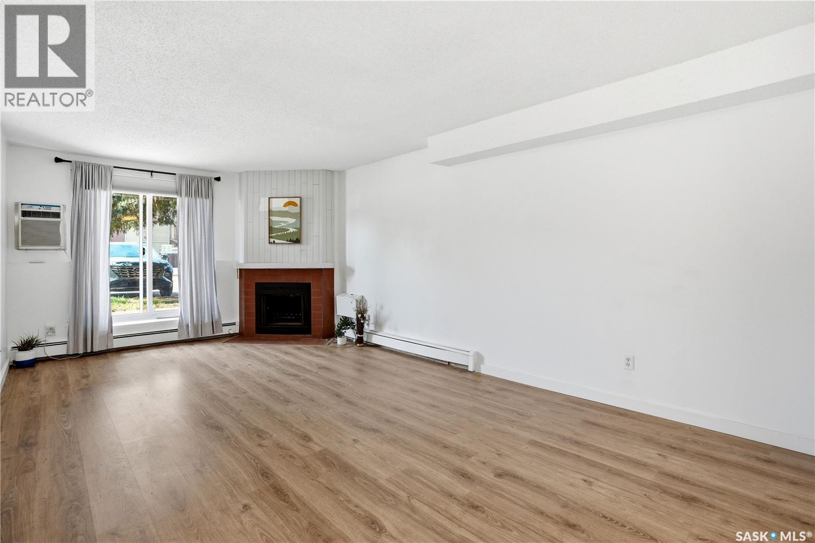 #107 415 Tait COURT - 12