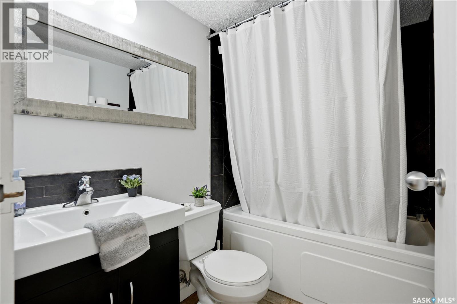 #107 415 Tait COURT - 16