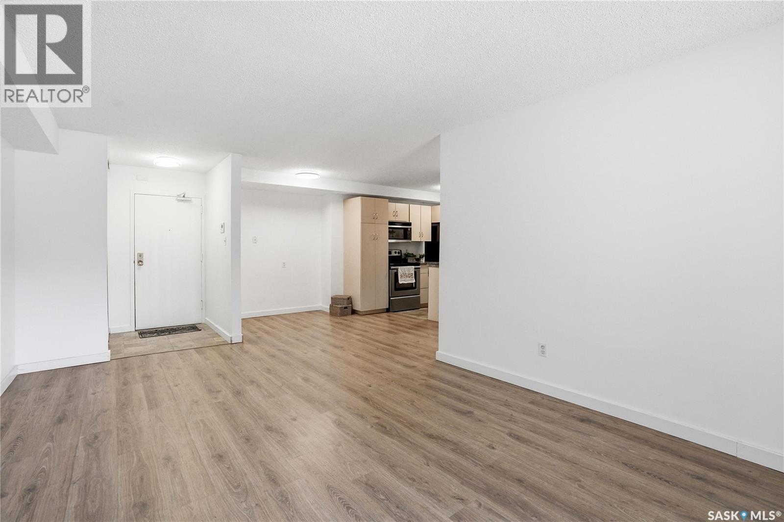 #107 415 Tait COURT - Image 3