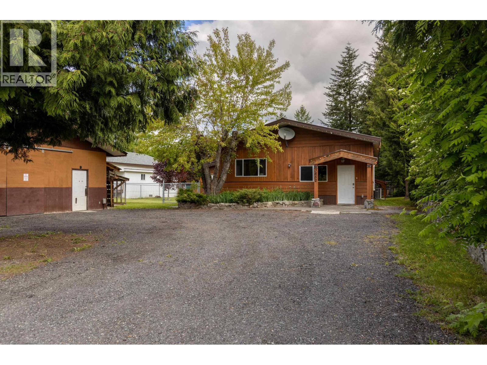 3852 MULLER Avenue, Terrace