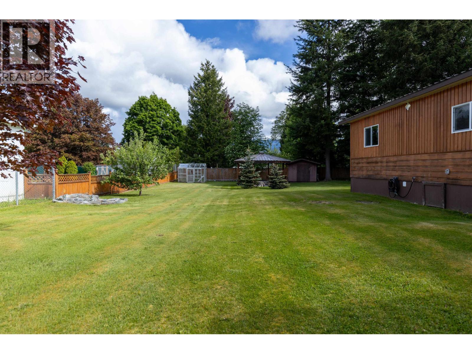3852 MULLER AVENUE - 19