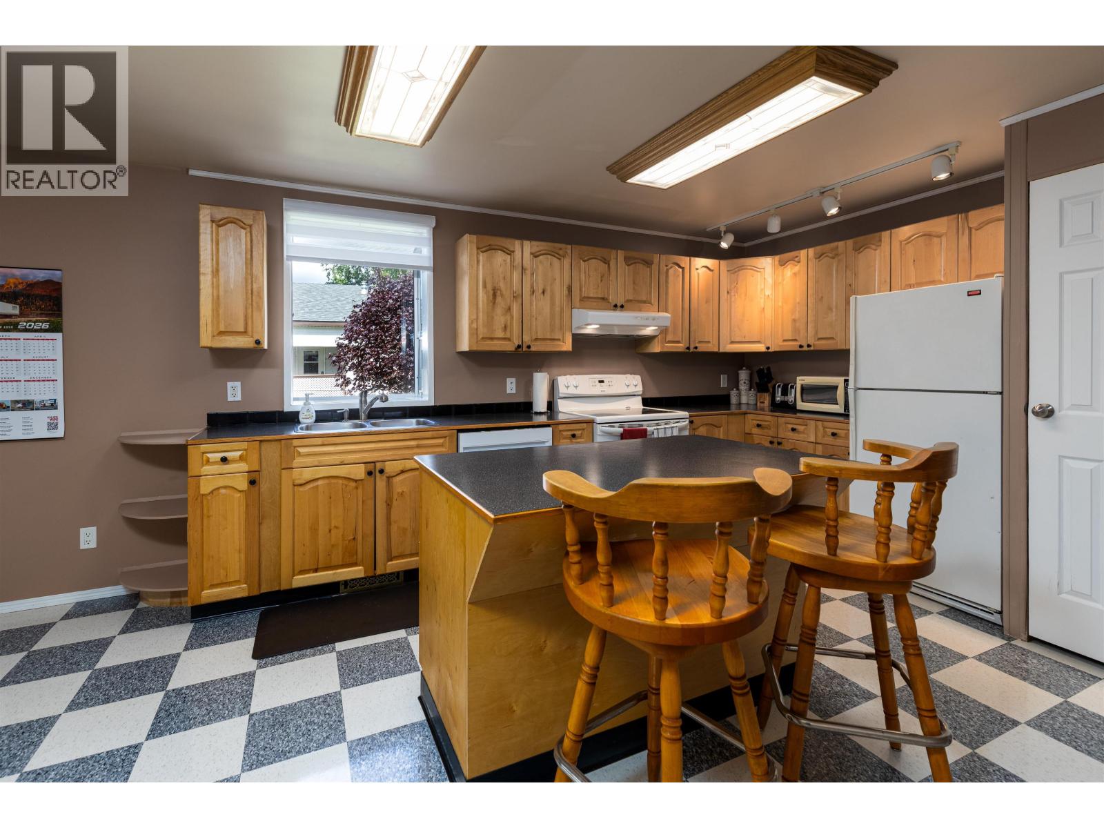 3852 MULLER Avenue, Terrace