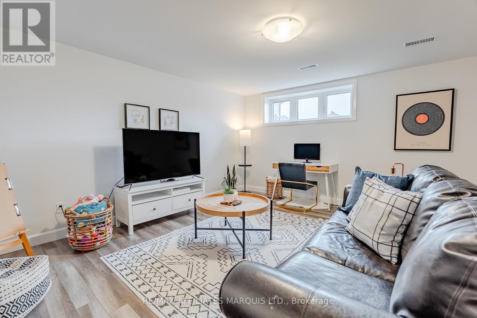 269 GILLIS AVENUE - 34