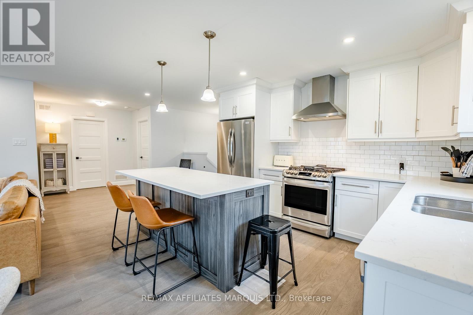 269 GILLIS AVENUE - 7