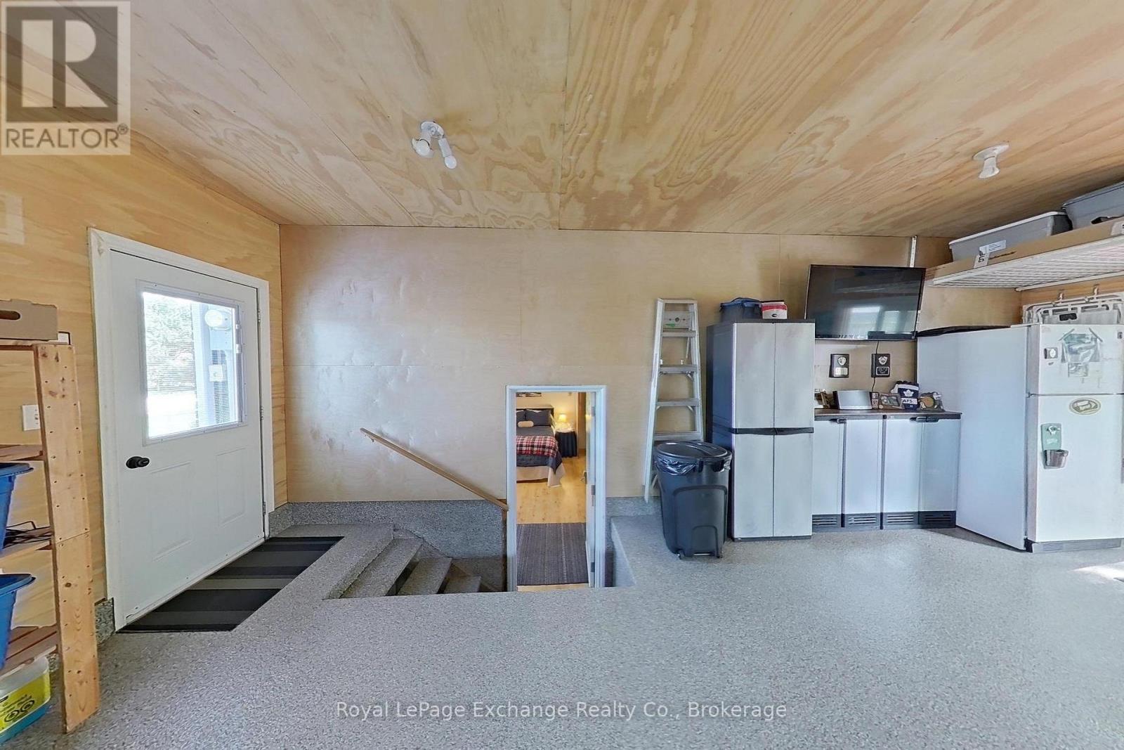 28 MAPLE STREET - 20